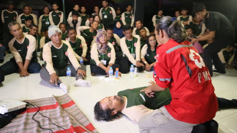 the Indonesian Red Cross gave first aid training to the disaster preparedness group.